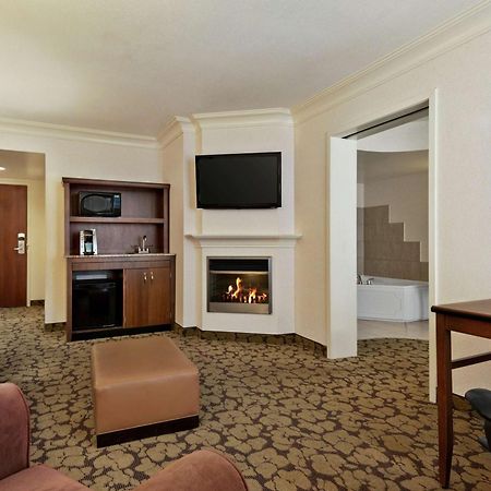 Hilton Garden Inn Saskatoon Downtown Exterior photo