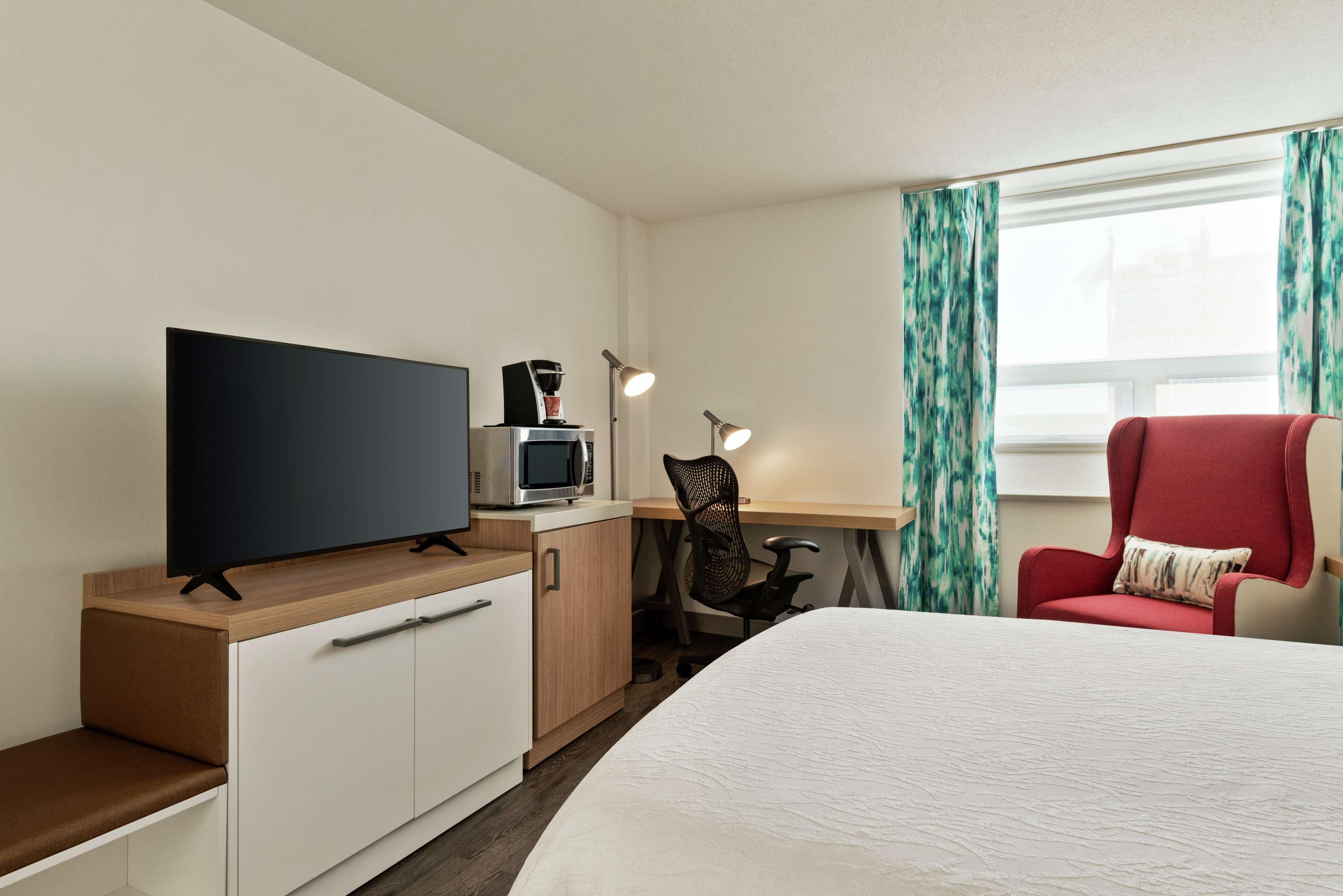 Hilton Garden Inn Saskatoon Downtown Exterior photo