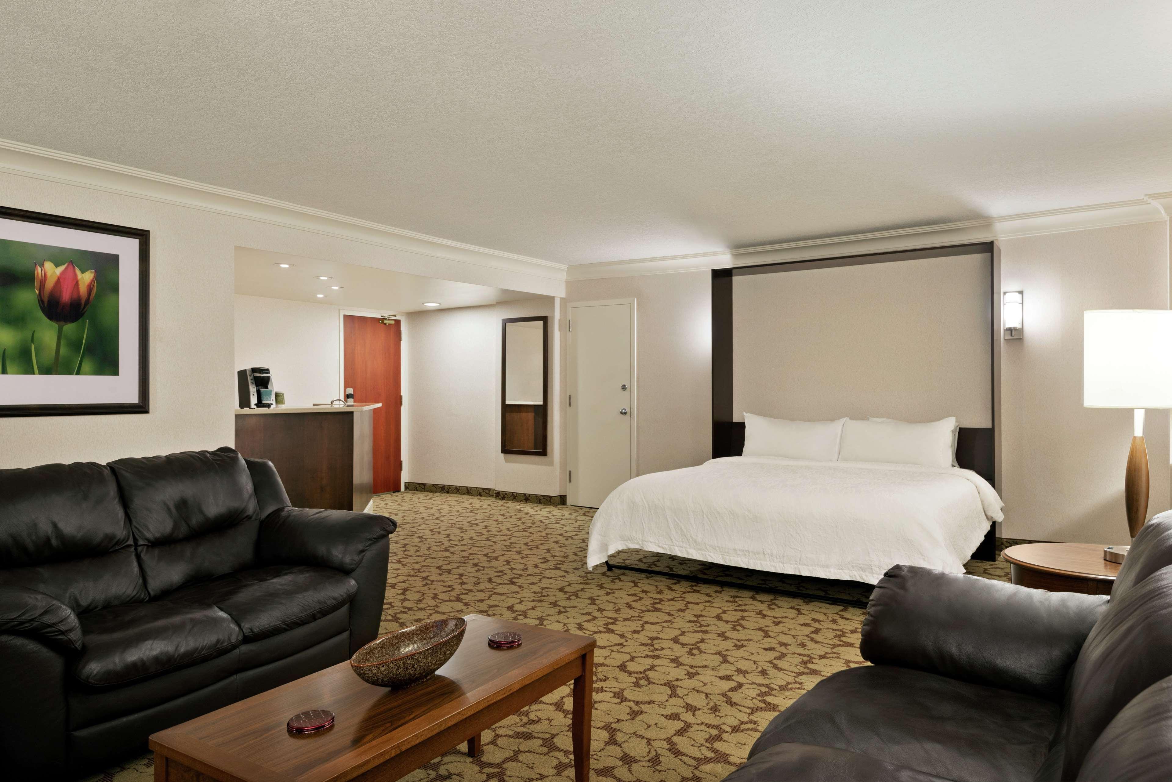 Hilton Garden Inn Saskatoon Downtown Exterior photo