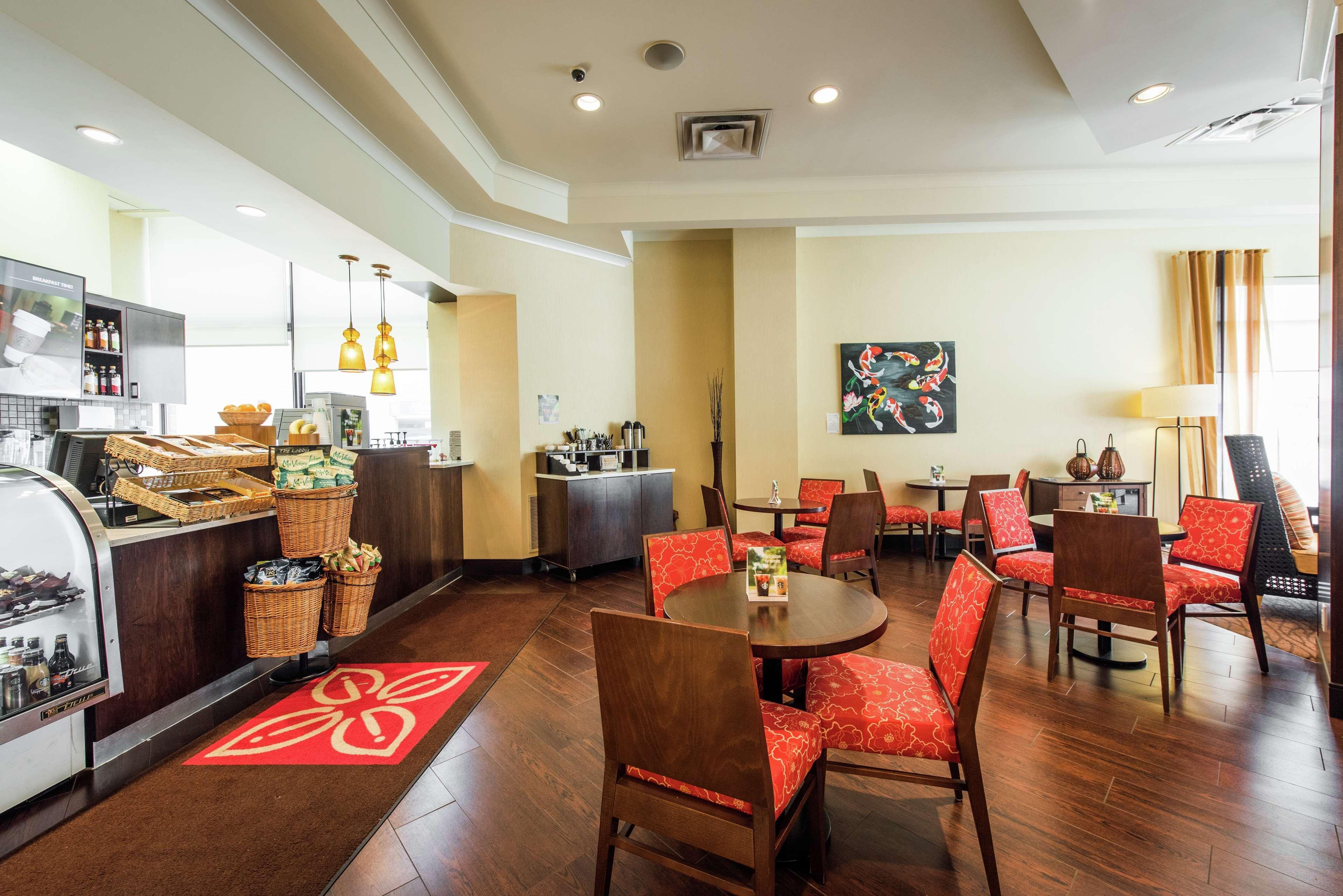 Hilton Garden Inn Saskatoon Downtown Exterior photo