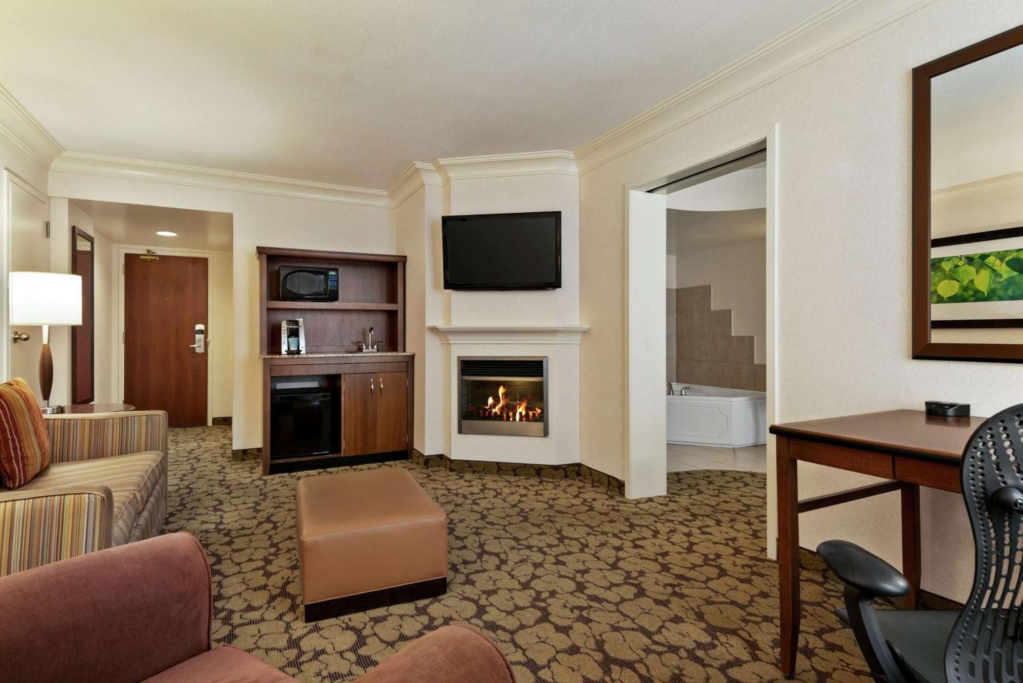 Hilton Garden Inn Saskatoon Downtown Exterior photo