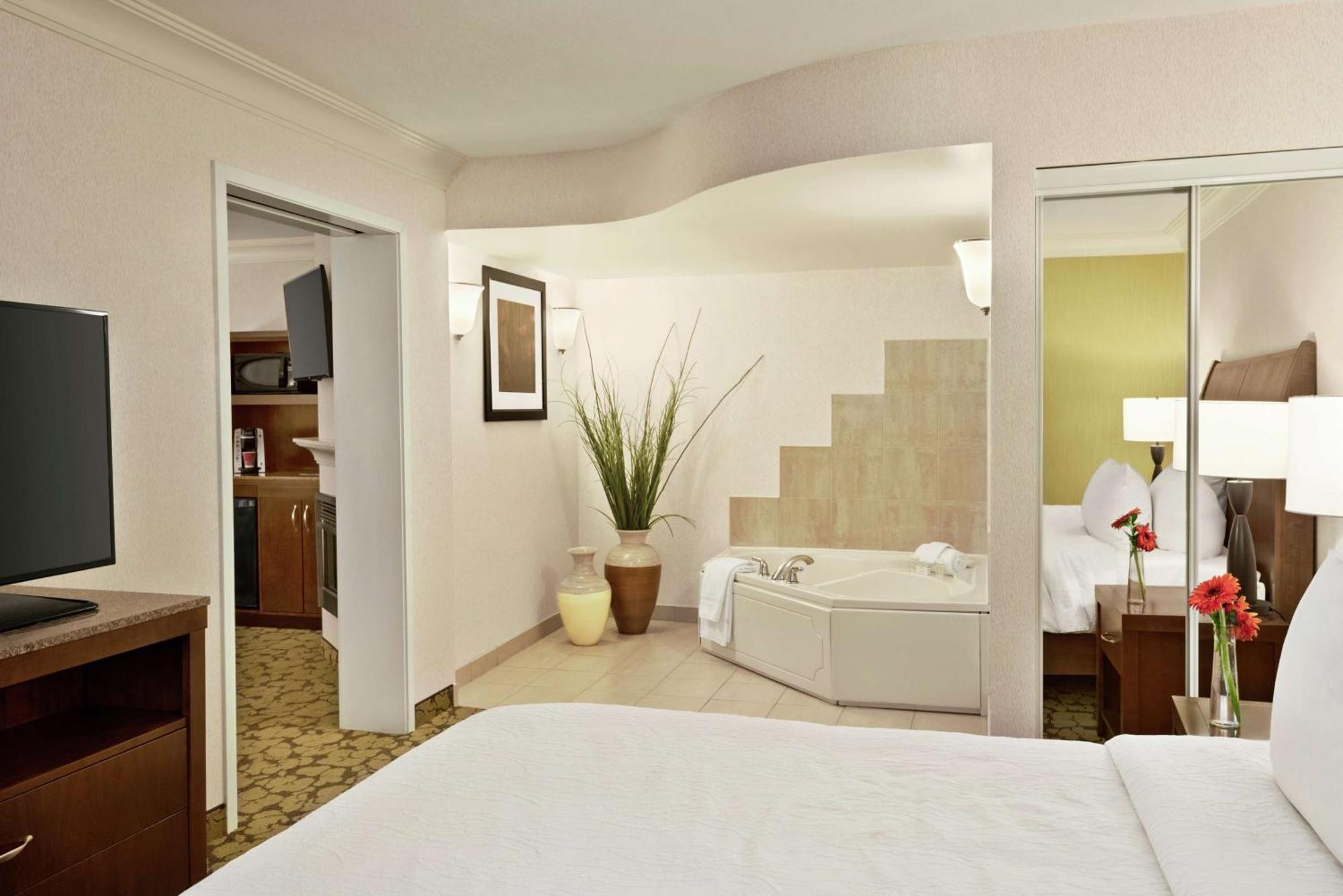 Hilton Garden Inn Saskatoon Downtown Exterior photo