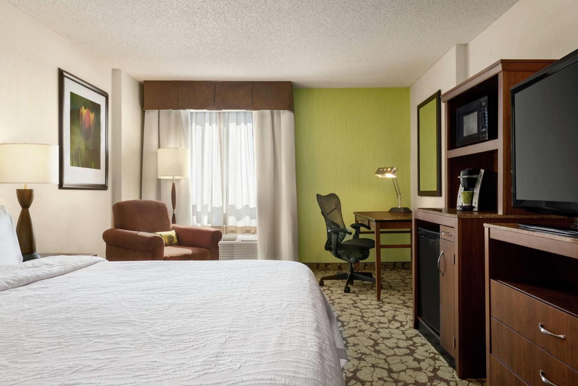 Hilton Garden Inn Saskatoon Downtown Exterior photo