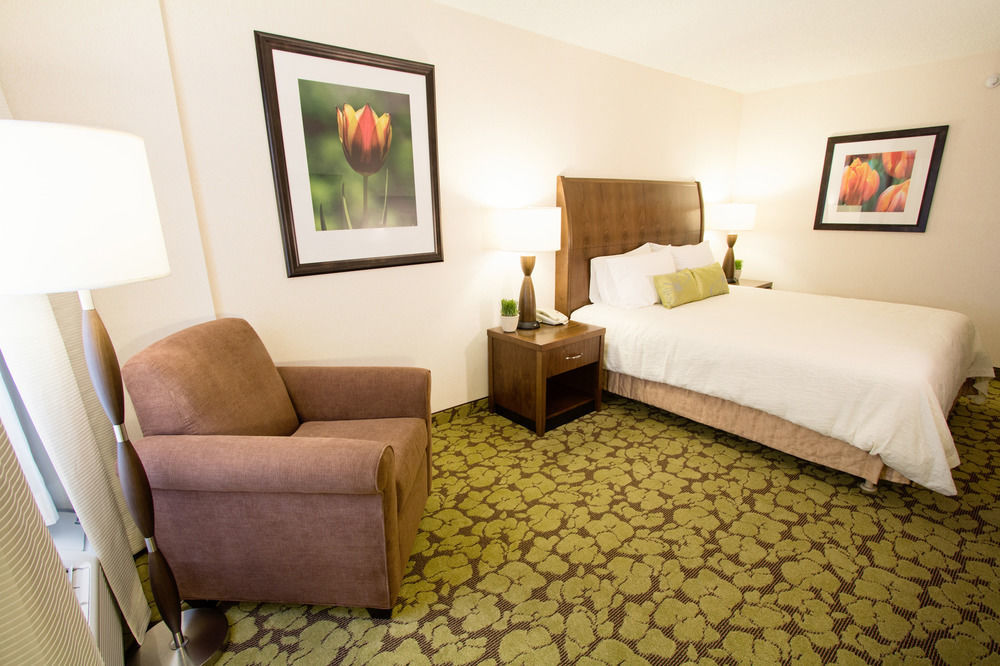 Hilton Garden Inn Saskatoon Downtown Exterior photo