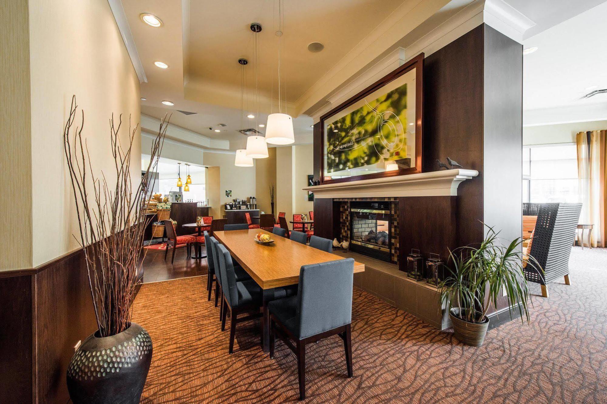 Hilton Garden Inn Saskatoon Downtown Exterior photo